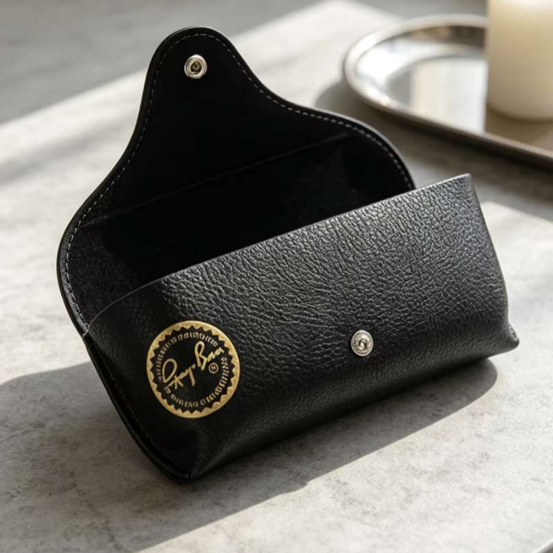 Travel Accessories Gifts For Men - حافظة نظارات شمسية جلدية من راي-بان،