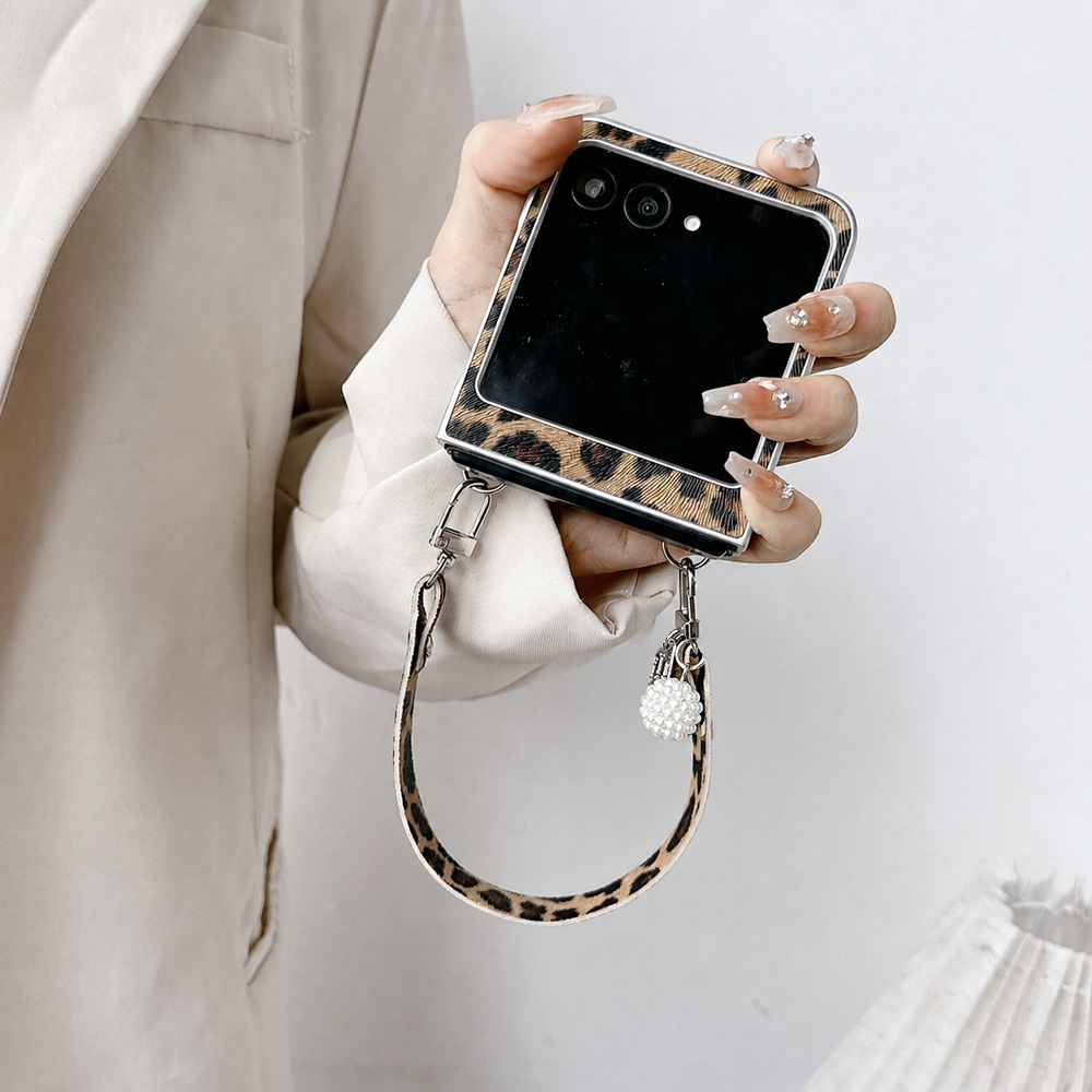 حافظة هاتف قابلة للطي بطبعة جل - مراجعة Travel Accessories Gadget وسعره