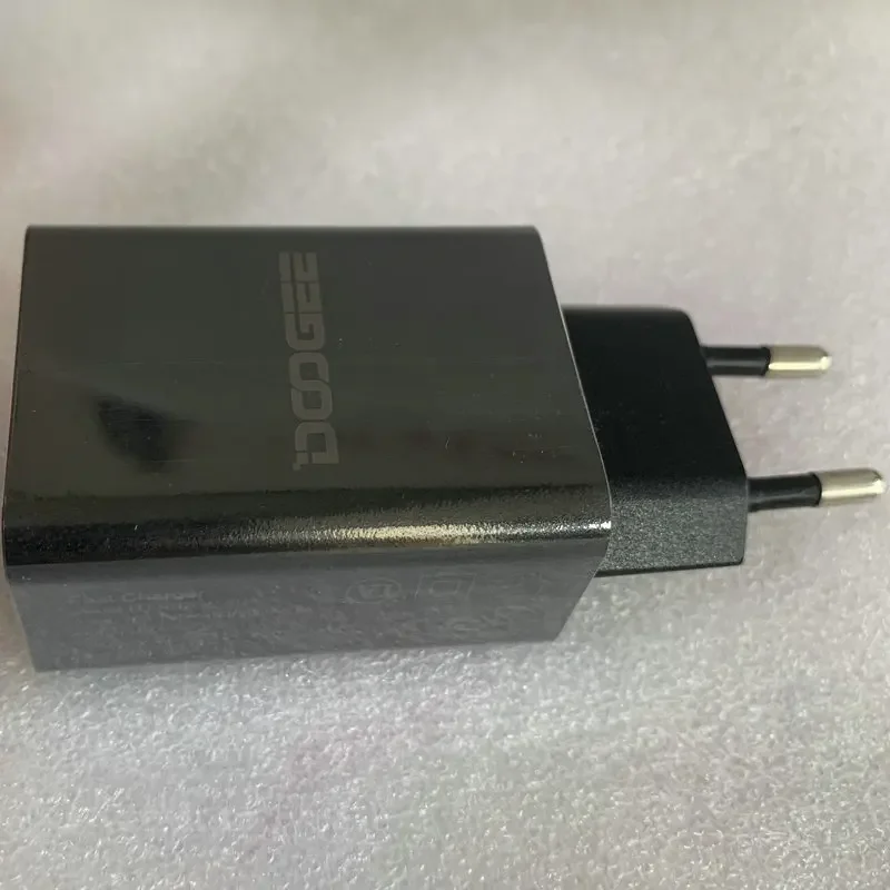 محول طاقة لـ doogee v20 pro v1 - مراجعة Travel Accessories For Europe وسعره